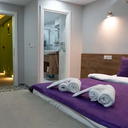 Greenpine Taksim Отель